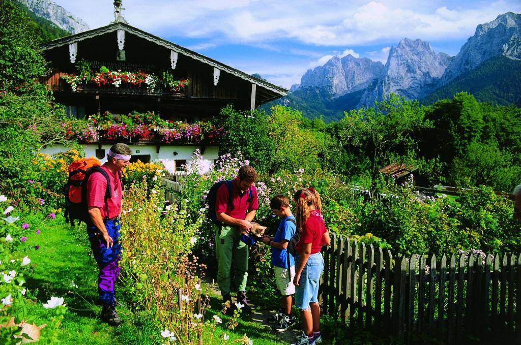 Hotel Wirtshaus Sattlerwirt Ebbs Exteriör bild